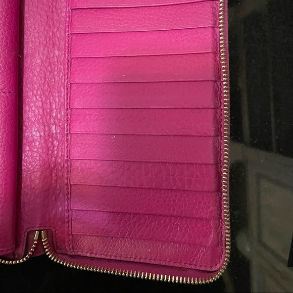 Gucci Embossed Logo SoHo Zippy Grain Leather large wallet Fuchsia pink - Picture 5 of 14
